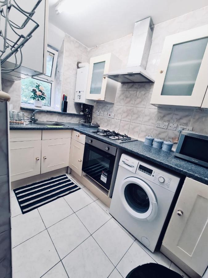 Stunning 3 Bedroom Flat In Stockwell London Bagian luar foto