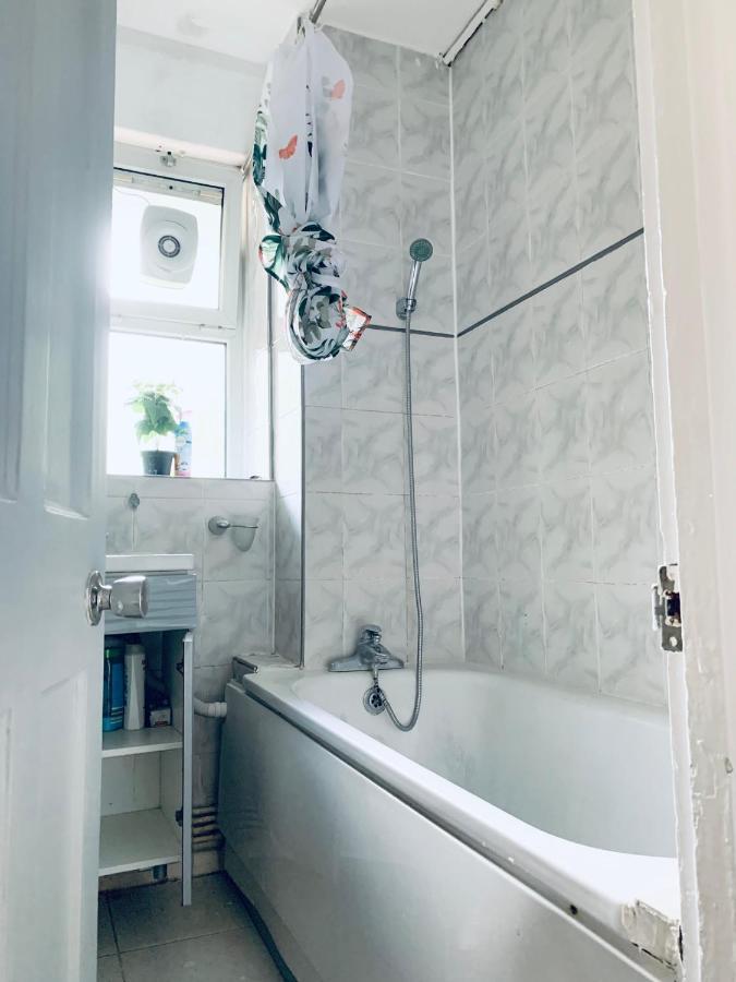 Stunning 3 Bedroom Flat In Stockwell London Bagian luar foto