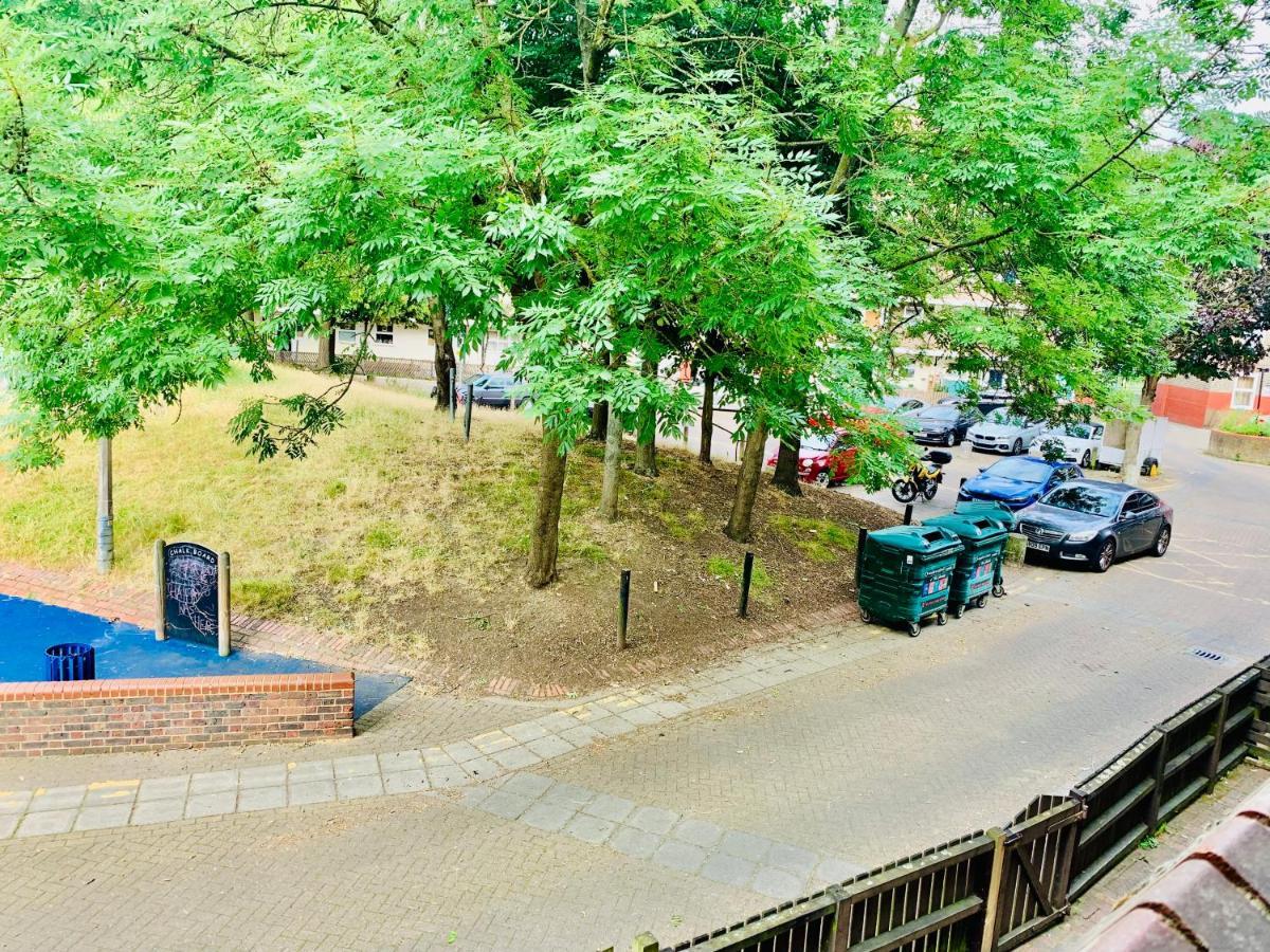 Stunning 3 Bedroom Flat In Stockwell London Bagian luar foto